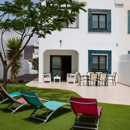 Sol Y Paz, Espacioso Jardín Y Alojamiento * Corralejo